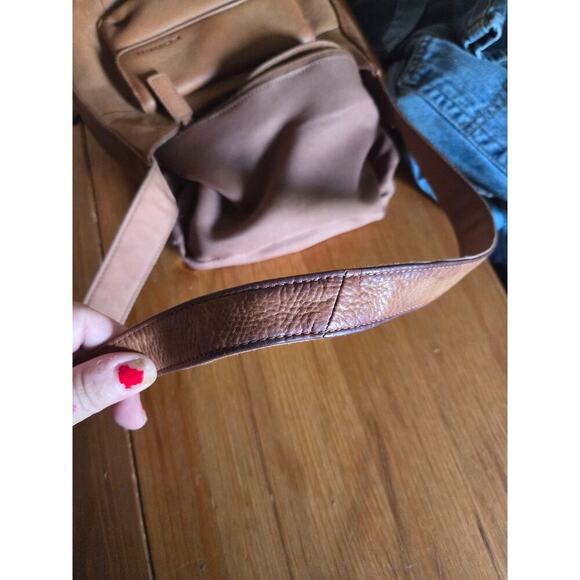 Fossil Shoulder Bag Genuine Leather Small In Size Lots Of Storage Great Bag! - Picture 9 of 9